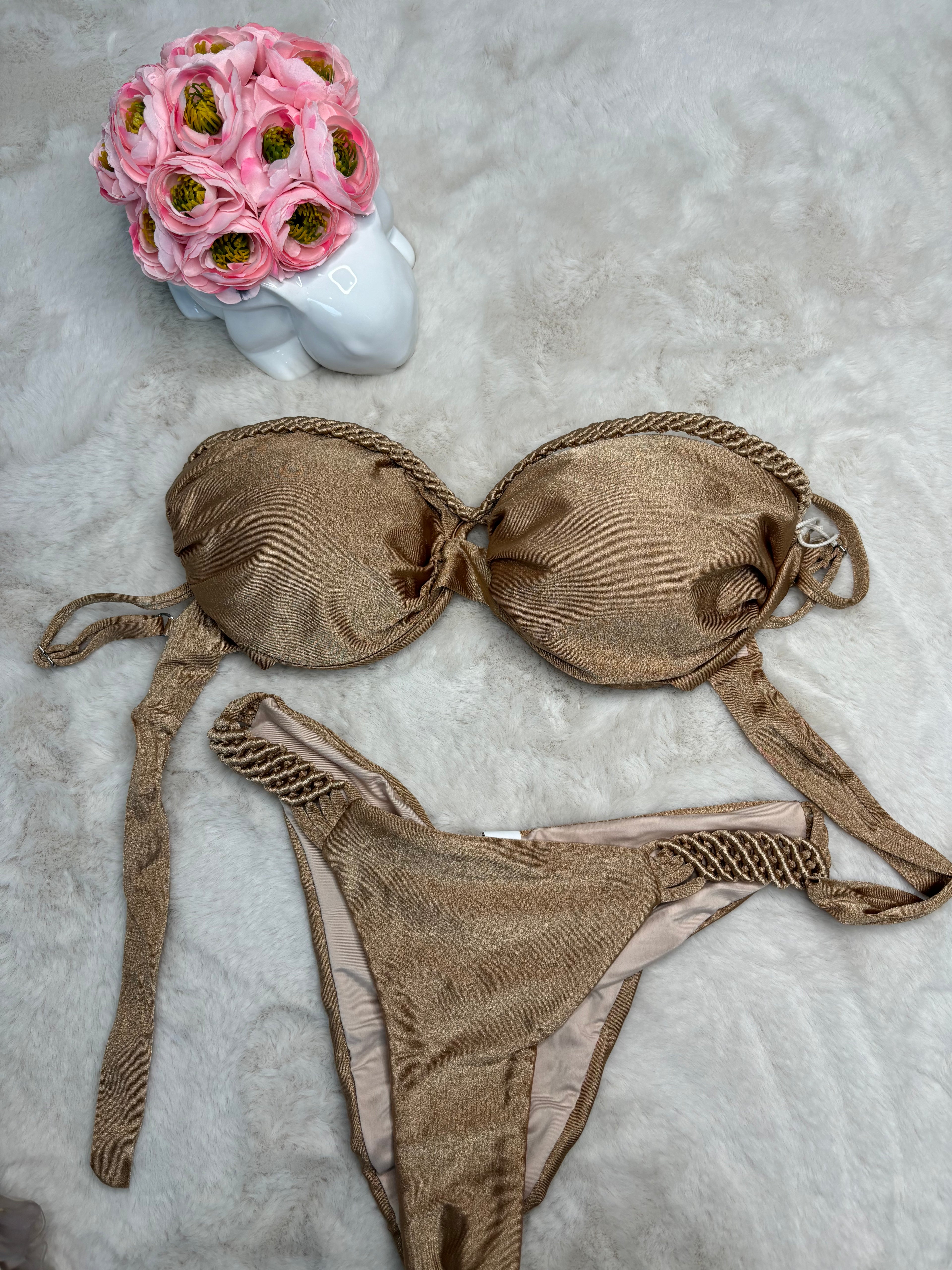 Bahía Dorado – Two Pieces